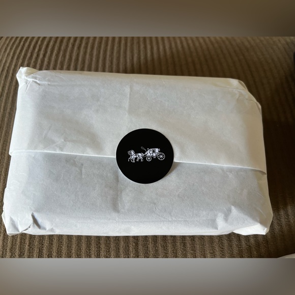 Coach Mini Jamie Camera Bag In Signature Canvas With Heart Print new with tags - Picture 5 of 5